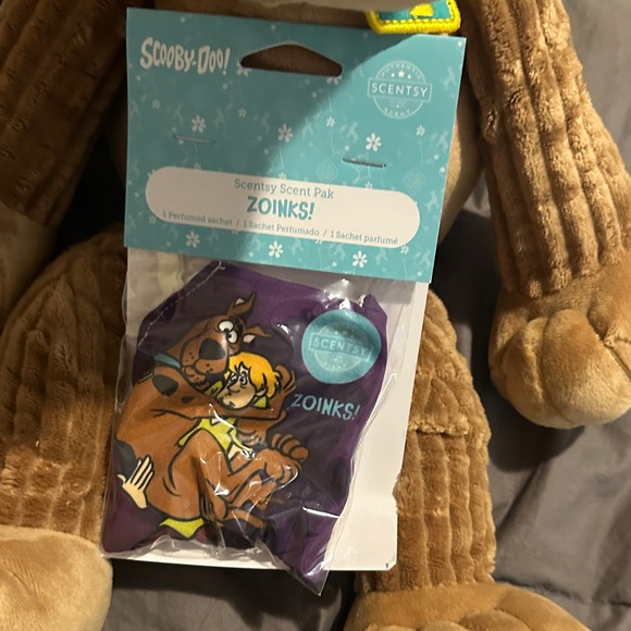 Scentsy Scooby-Doo Buddy - Brown and Blue - Picture 3 of 4